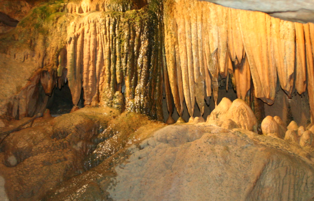 Natural Bridge Caverns